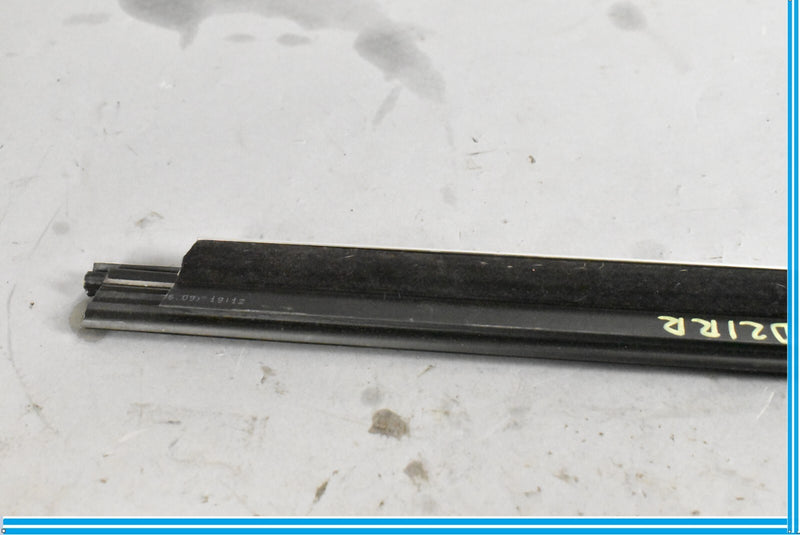 Load image into Gallery viewer, 09-15 BMW 750i 750Li F01 F02 Rear Right Inner Window Channel Cover 7206450 Oem