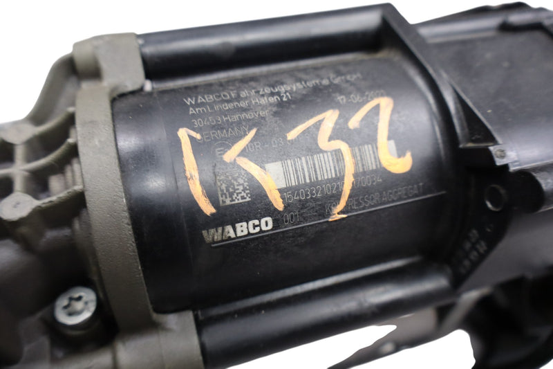 Load image into Gallery viewer, 09-17 BMW 528i 535i GT Air Ride Suspension Air Compressor Pump Assembly Oem