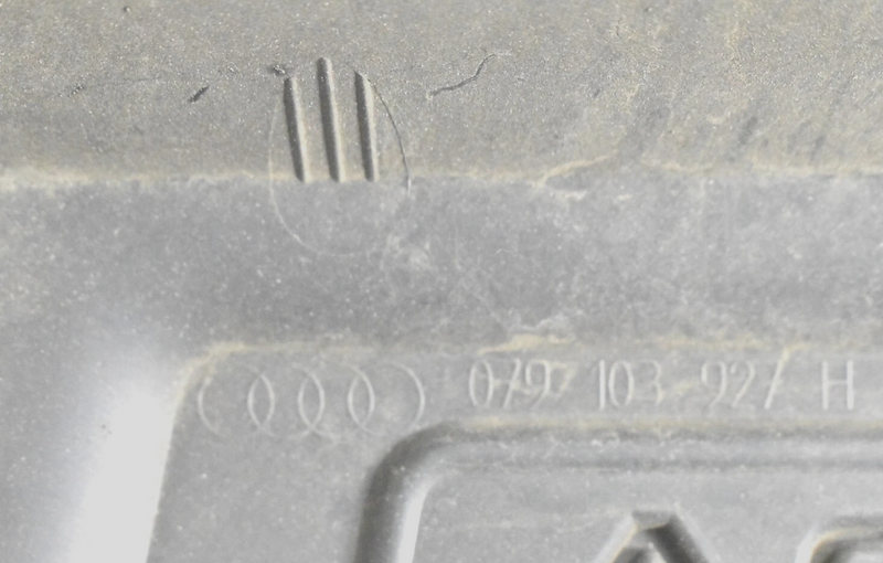 Load image into Gallery viewer, 07-09 Audi A8 Q7 4.2L Front Engine Motor Cover 8 Cylinder Unit 079103927K Oem