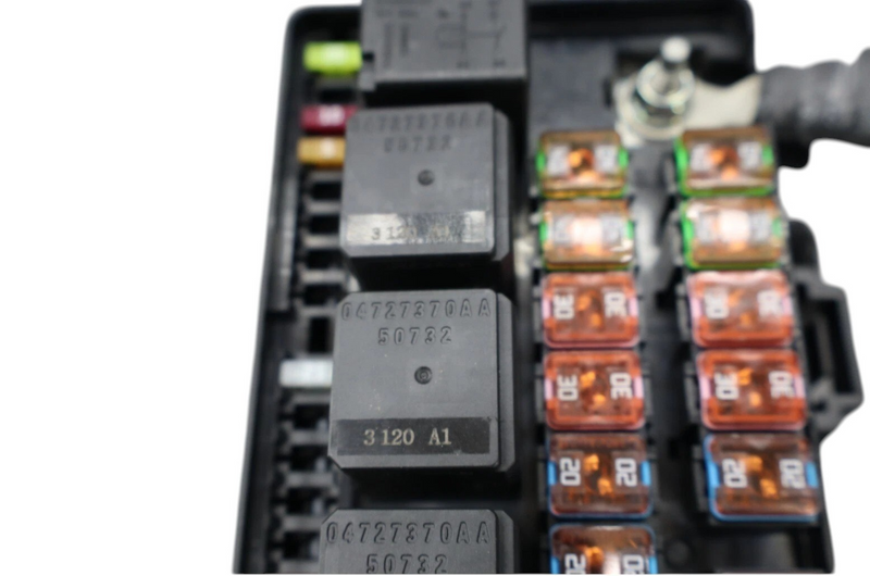 Load image into Gallery viewer, 14-21 Maserati Ghibli S Power Distribution Fuse Relay Box Block 7154763030 Oem