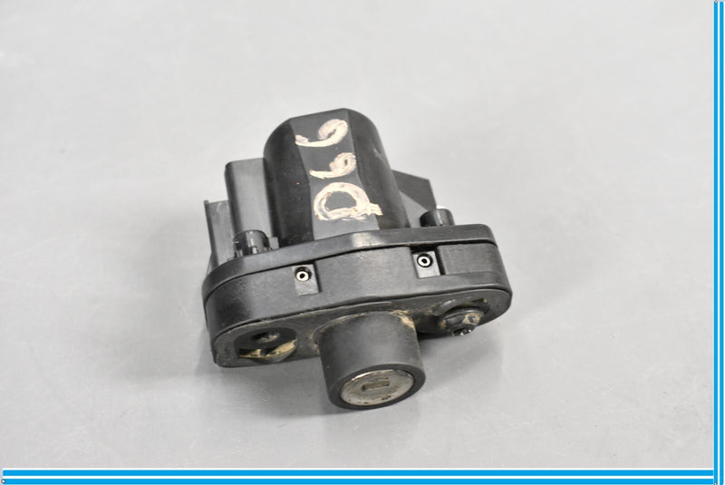 Load image into Gallery viewer, 07-14 Mercedes S550 CL550 W221 Trunk Lid Lock Latch Actuator A2217600161 Oem