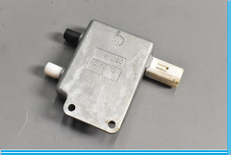 Load image into Gallery viewer, 00-06 Mercedes W220 S500 Rear Antenna Amplifier AMP Booster Module OEM