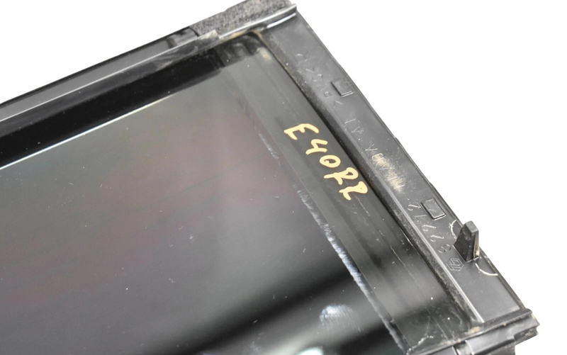 Load image into Gallery viewer, 11-20 Infiniti QX56 QX80 Rear Right Side Door Vent Window Glass 822205ZA0A Oem