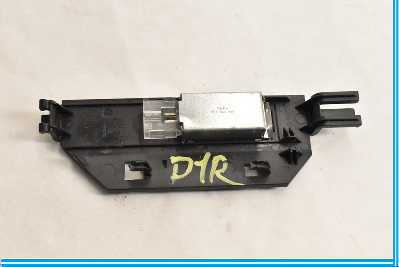 Load image into Gallery viewer, 03-10 Porsche Cayenne Right Passenger Footwell Light W/ Bracket Oem