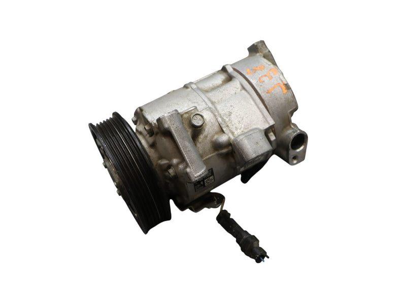 Load image into Gallery viewer, 17-19 Alfa Romeo Giulia 2.0L A/c Ac Air Conditioning Compressor & Clutch Oem