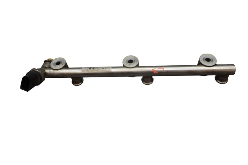 Load image into Gallery viewer, 11-18 Porsche Cayenne 958 Touareg VR6 Lower Fuel Injector Rail Pipe Oem