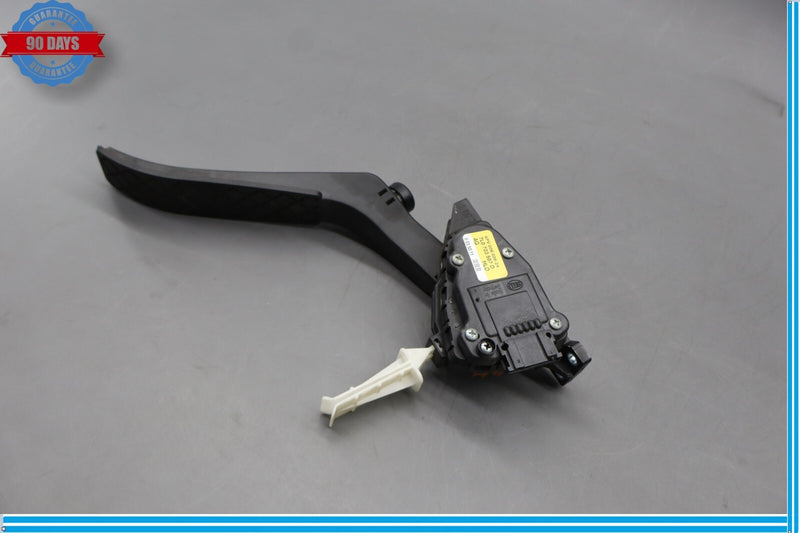 Load image into Gallery viewer, 11-18 Volkswagen VW Touareg Front Lower Gas Acceleration Pedal 7L0723507D Oem