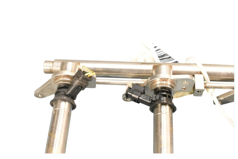 Load image into Gallery viewer, 12-16 Mercedes W207 E350 Right Side Fuel Injection Rail Line w/ Injectors OEM