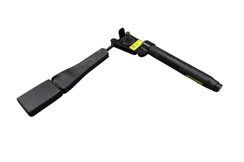 Load image into Gallery viewer, 15-20 Hyundai Genesis Front Right Passenger Side Seat Belt Seatbelt Buckle Oem