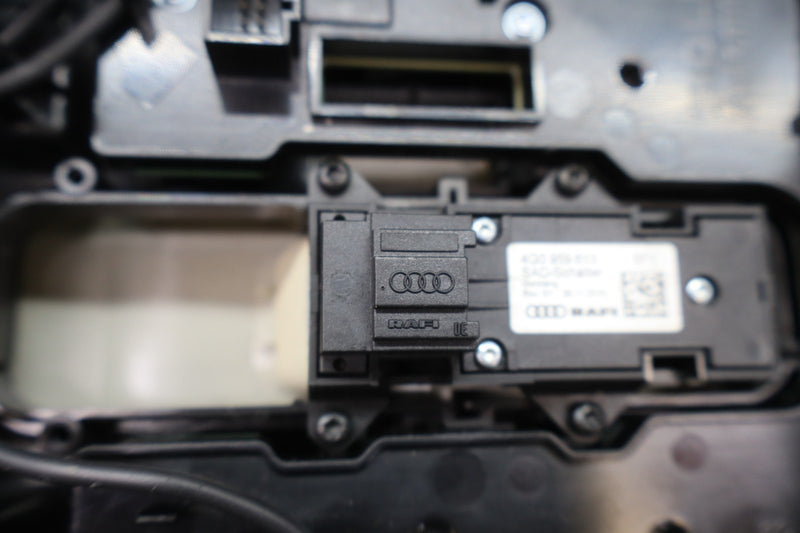 Load image into Gallery viewer, 12-18 Audi A7 A7 Quattro Front Overhead Console Reading Dome Light Lamp Oem