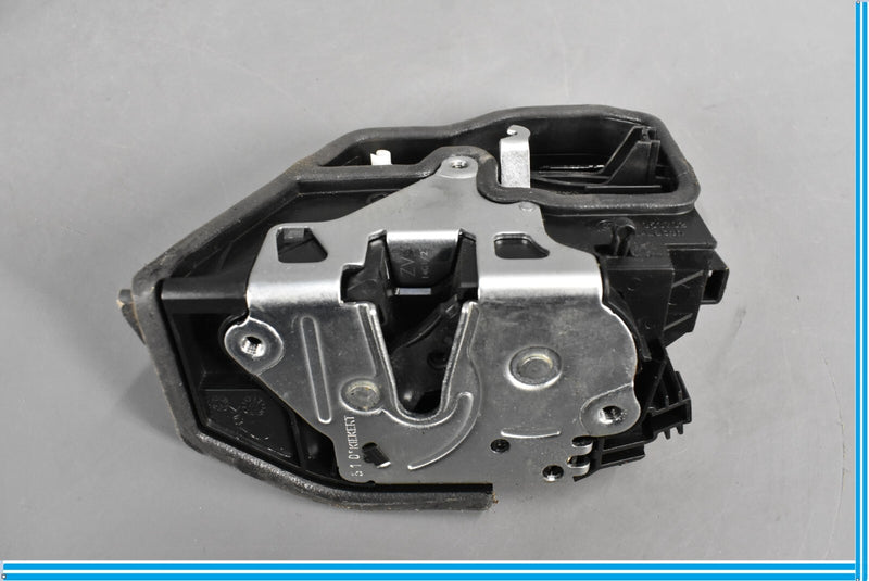 Load image into Gallery viewer, 10-18 BMW F10 F01 F02 750i Rear Left Driver Auto Close Door Lock Actuator Oem