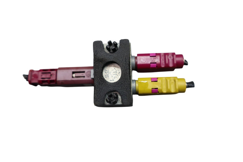 Load image into Gallery viewer, 10-16 Mercedes E350 E550 Antenna Amplifier AMP Splitter Module Unit Oem