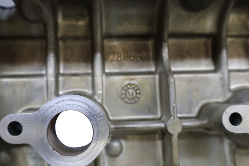 Load image into Gallery viewer, 14–17 Maserati Ghibli Left Side Cylinder Head Rocker Valve Cover 288687 Oem