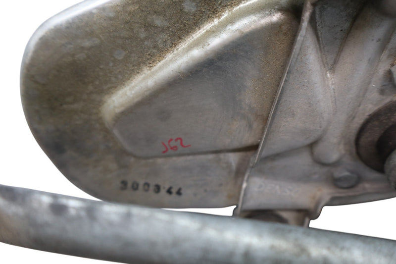 Load image into Gallery viewer, 03-13 Maserati Quattroporte M139 Front Windshield Wiper Linkage Arm Oem