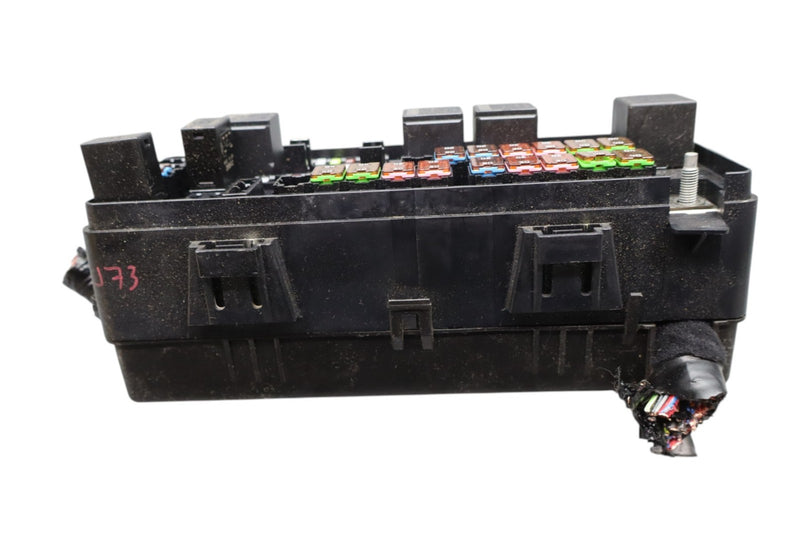 Load image into Gallery viewer, 14-17 Maserati Ghibli Engine Power Junction Distribution Fuse Relay Box Oem