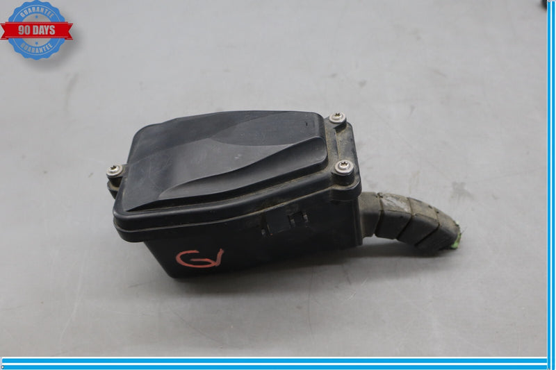 Load image into Gallery viewer, 10-16 Porsche Panamera 970 Engine Compartment Fuse Box W/ Cover Oem