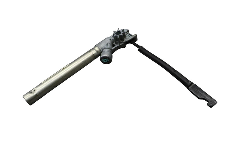 Load image into Gallery viewer, 14-20 Maserati Quattroporte M156 Front Right Side Seat Belt Buckle 670001427 OEM