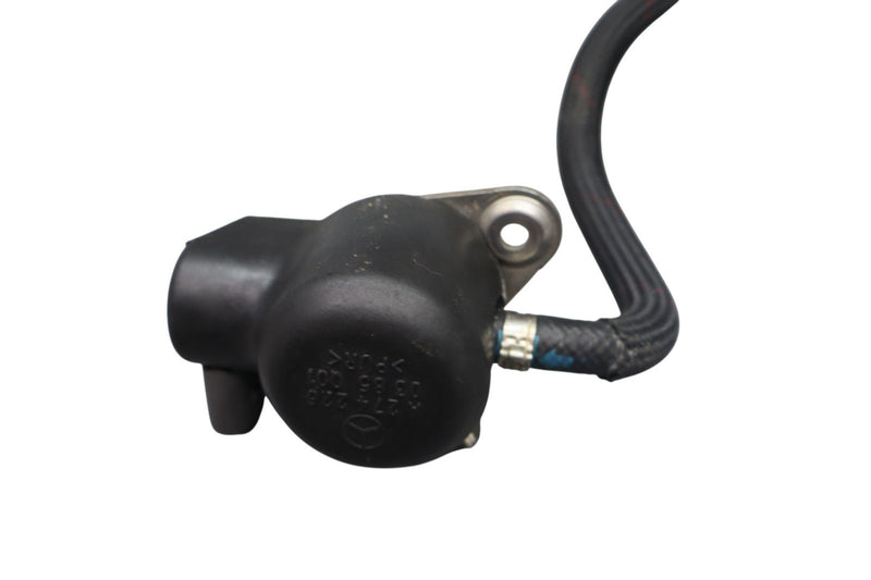 Load image into Gallery viewer, 15-19 Mercedes C300 W205 E300 2.0L Engine Motor High Pressure Fuel Pump Oem