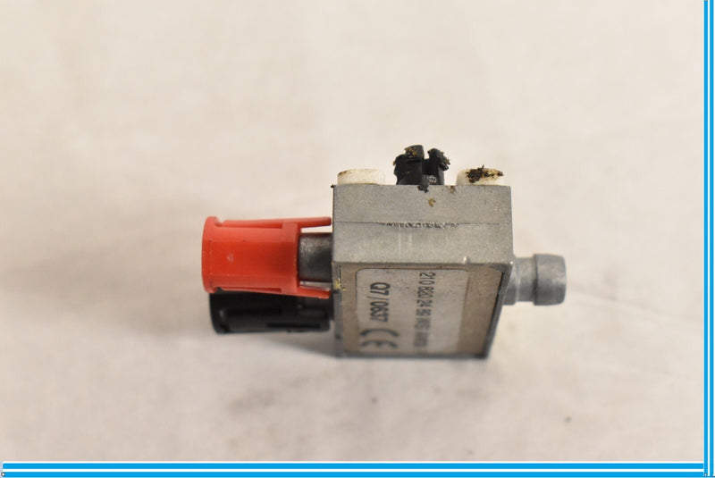 Load image into Gallery viewer, 07-14 Mercedes CL550 CL600 W216 Antenna Amplifier Splitter Connector Oem