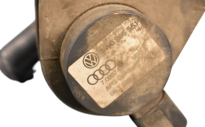 Load image into Gallery viewer, 03-18 Bentley Continental GT GTC Turbocharger Water Coolant Pump 3W0965561 Oem