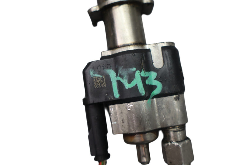Load image into Gallery viewer, 07-17 BMW 650i 740i 740Li 750i Engine Fuel Injector 13538616079 Oem