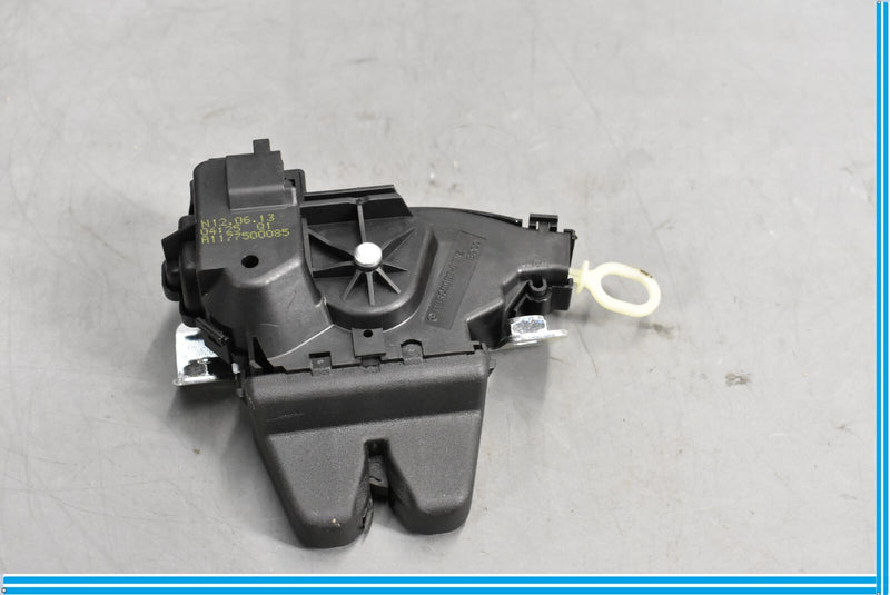 Load image into Gallery viewer, 14-18 Mercedes W117 CLA250 Rear Trunk Lid Lock Latch Actuator Mechanism Oem