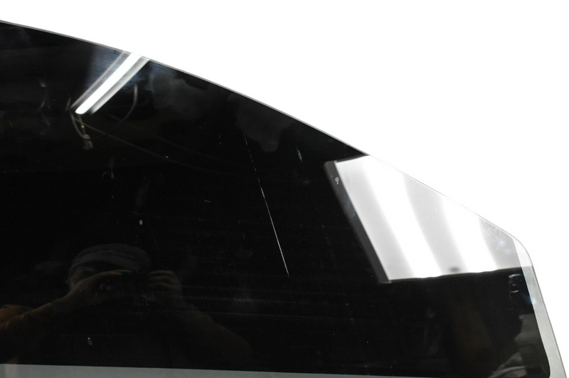 Load image into Gallery viewer, 14-18 Mercedes CLA250 Front Right Passenger Side Door Window Auto Glass Oem