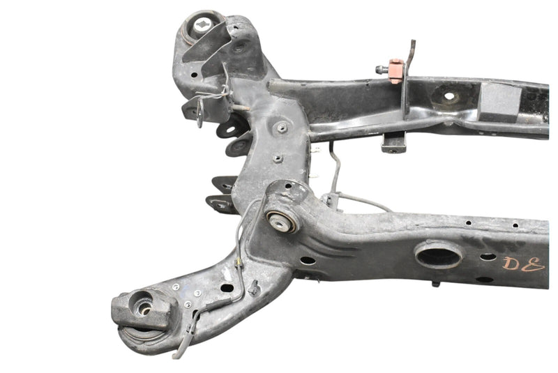 Load image into Gallery viewer, 14-19 Maserati Quattroporte Rear Suspension Subframe Cross Member 670007569 OEM