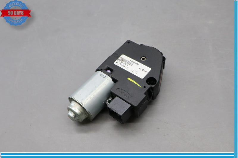 Load image into Gallery viewer, 14-24 Maserati Quattroporte SQ4 M156 Sunroof Sun Roof Motor 673000063 Oem