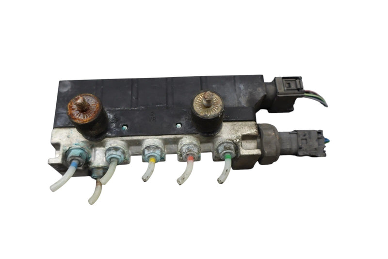 Load image into Gallery viewer, 00-06 Mercedes W220 S350 S430 Airmatic Air Suspension Valve Block 2203200258 Oem