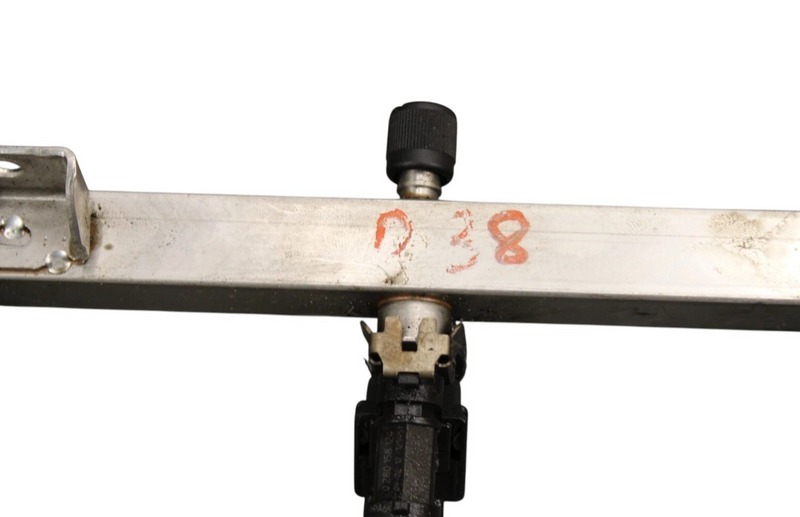 Load image into Gallery viewer, 03-19 Maserati Quattroporte Left Side Fuel Injection Rail Line W/ Injectors Oem