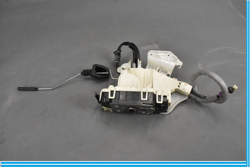 Load image into Gallery viewer, 12-18 Mercedes CLS550 W218 Front Right Passenger Side Door Lock Actuator Oem