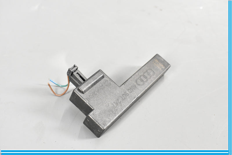 Load image into Gallery viewer, 11-18 Audi A8 Quattro Kessy / Keyless Entry Antenna module Unit 4H0907247 Oem