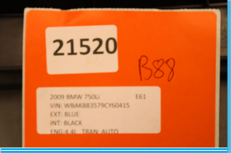 Load image into Gallery viewer, 09-15 BMW 750Li F01 F02 Rear Right Side Door Window Glass Adapter Cover Oem