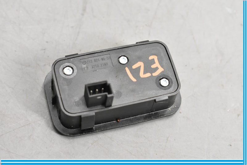 Load image into Gallery viewer, 13-16 Mercedes GL450 X166 Tailgate Liftgate Trunk Lock Release Stop Switch Oem