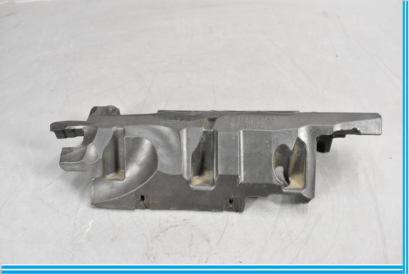 Load image into Gallery viewer, 12-18 Mercedes E350 CLS550 Engine Right Passenger Side Air Cleaner Insulator Oem