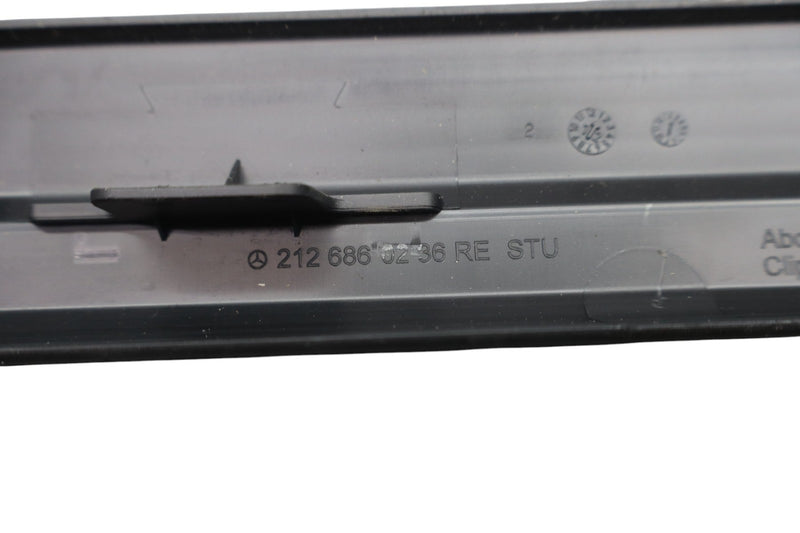 Load image into Gallery viewer, 10-18 Mercedes CLS550 E350 Front Right Door Sill Scuff Plate Trim Cover Oem