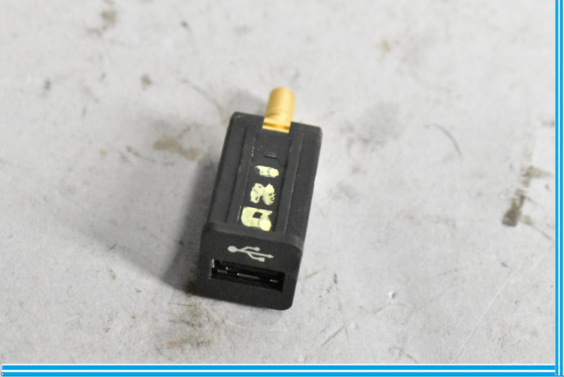 Load image into Gallery viewer, 09-15 BMW 750i 750Li F01 F02 USB Socket Input Receiver 9167196 Oem