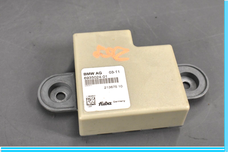 Load image into Gallery viewer, 11-16 BMW 528i 535i 550i F10 Radio Phone Antenna Module Unit 6935024-01 Oem