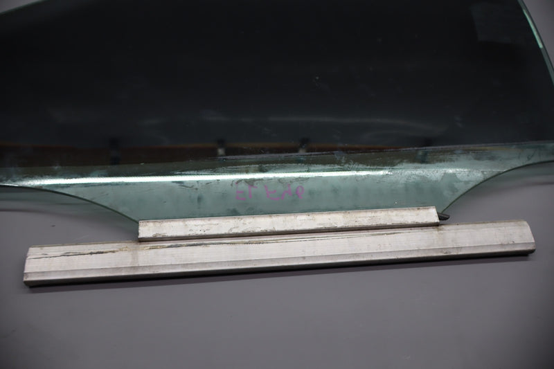 Load image into Gallery viewer, 96-02 Mercedes E320 E430 E55 W210 Front Left Driver Side Door Window Glass Oem