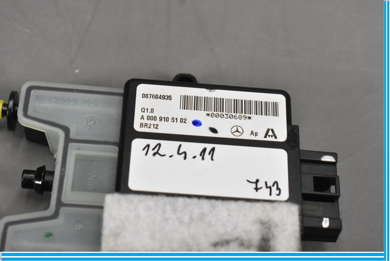 Load image into Gallery viewer, 12-18 Mercedes CLS550 Front Right Side Passenger Seat Lumbar Support Module Oem
