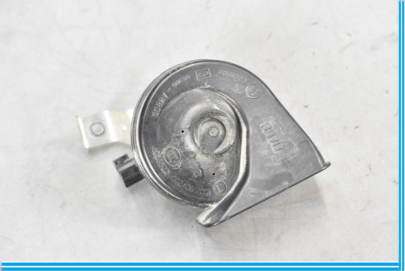 Load image into Gallery viewer, 14-20 Maserati Quattroporte Right Low Horn Tone Note Alarm Siren Signal Oem