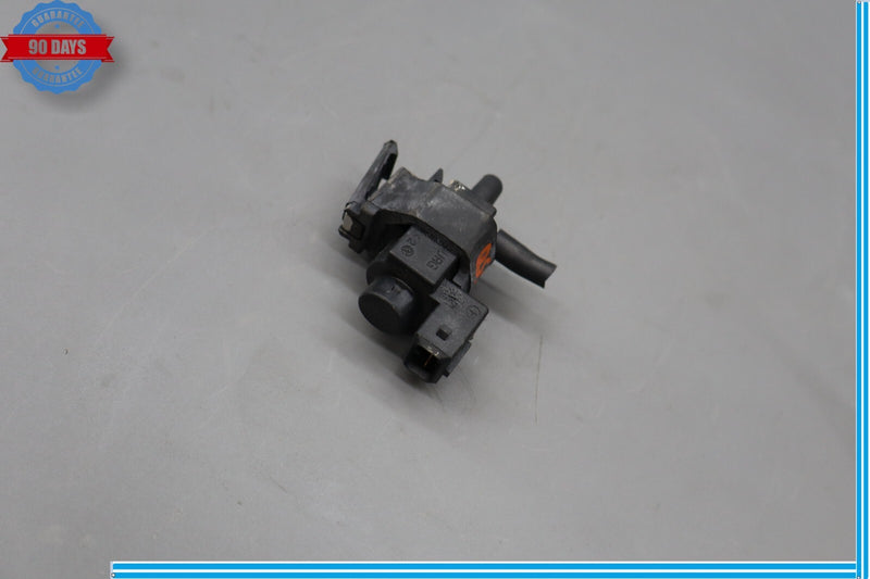 Load image into Gallery viewer, 09-15 BMW 750Li 750Li xDrive Electric Vacuum Valve Control Solenoid Oem