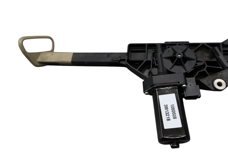 Load image into Gallery viewer, 10-17 Mercedes E350 E550 Convertible Left Seat Belt Feeder Motor 2078600182 Oem