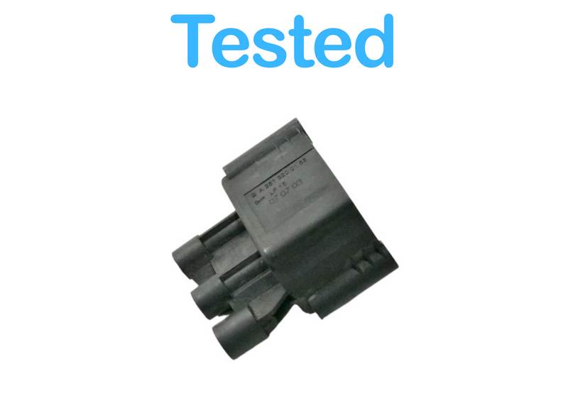 Load image into Gallery viewer, 06-13 Mercedes R350 R500 Air Pneumatic Suspension Valve Block 2513200158 Oem