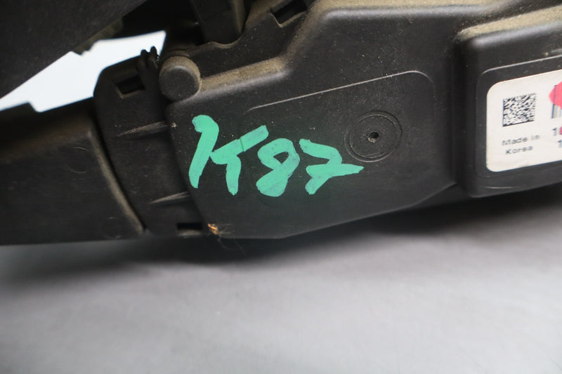 Load image into Gallery viewer, 15-23 Hyundai Genesis Engine Gas Acceleration Accelerator Pedal Assembly OEM