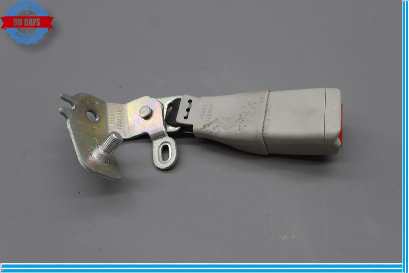 Load image into Gallery viewer, 07-12 Lexus LS460 Rear Left Or Right Side Center Seat Belt Buckle 1046971 Oem