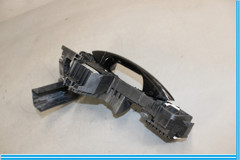 Load image into Gallery viewer, 14-19 Mercedes W117 CLA250 Front Right Side Exterior Door Handle Black Oem