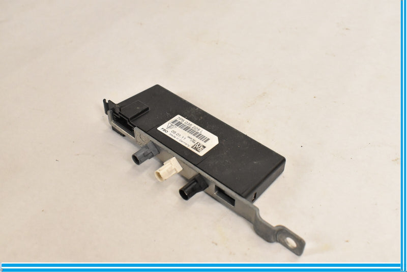 Load image into Gallery viewer, 11-18 Porsche Cayenne Rear Right Radio Antenna Amplifier Module 7P5035225L Oem
