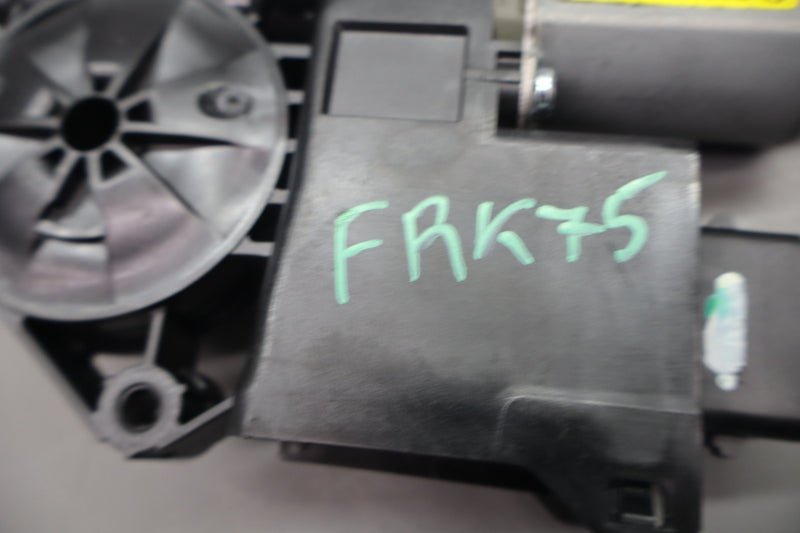 Load image into Gallery viewer, 15-20 Hyundai Genesis Front Right Side Door Power Window Motor 82460B1000 Oem